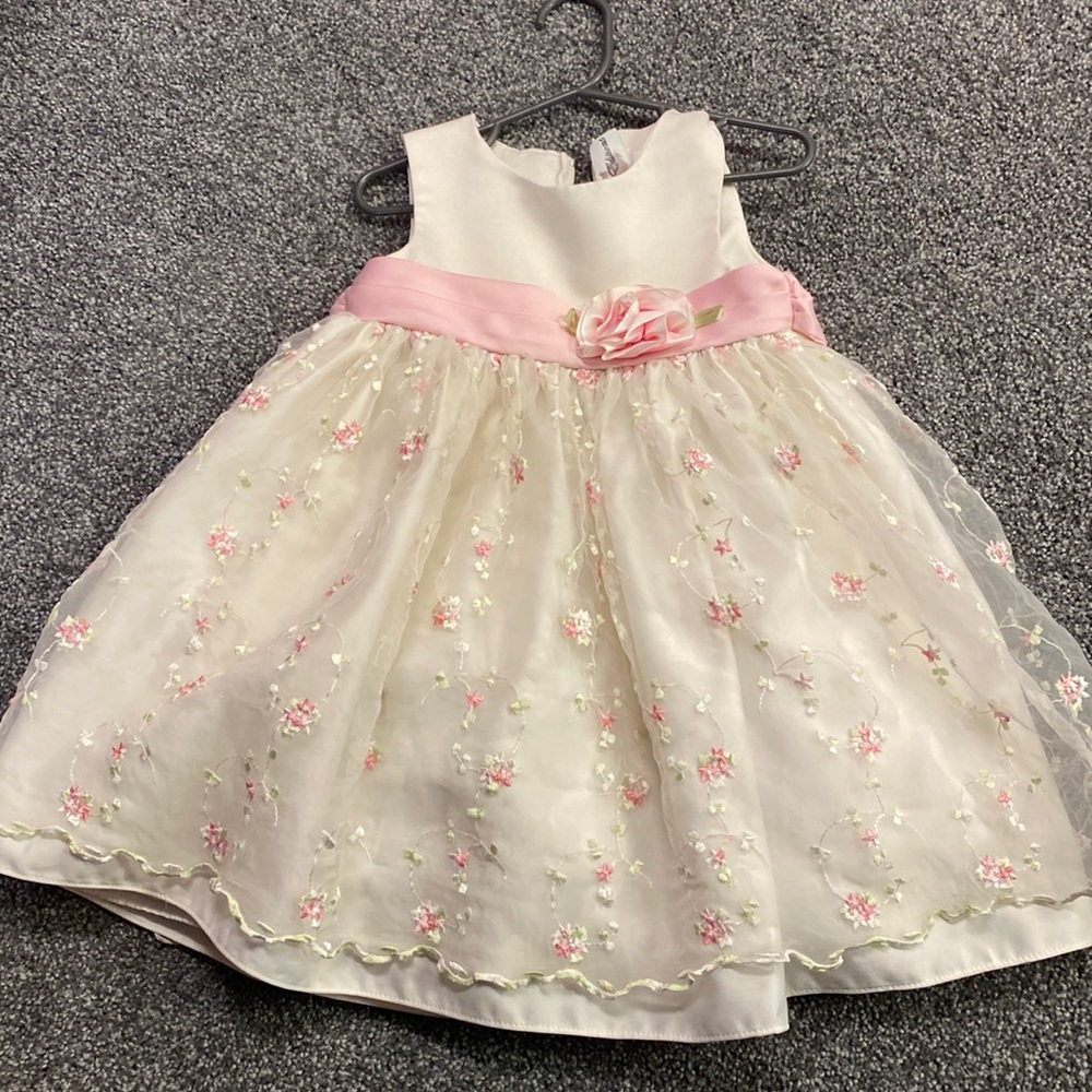 2T White with Pink Flowers